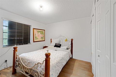 Снять в аренду таунхаус в Уэстон, Флорида 4 спальни, 166.3м2, № 1931101 - фото 16