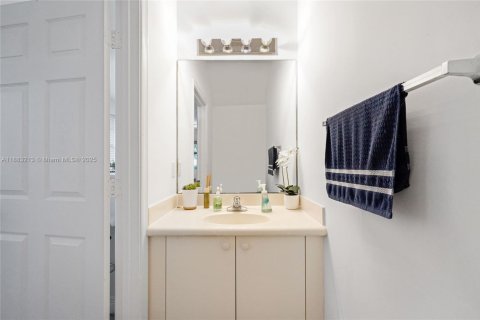 Снять в аренду таунхаус в Уэстон, Флорида 4 спальни, 166.3м2, № 1931101 - фото 21