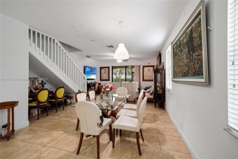 Снять в аренду таунхаус в Уэстон, Флорида 4 спальни, 166.3м2, № 1931101 - фото 3