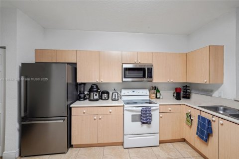 Снять в аренду таунхаус в Уэстон, Флорида 4 спальни, 166.3м2, № 1931101 - фото 8