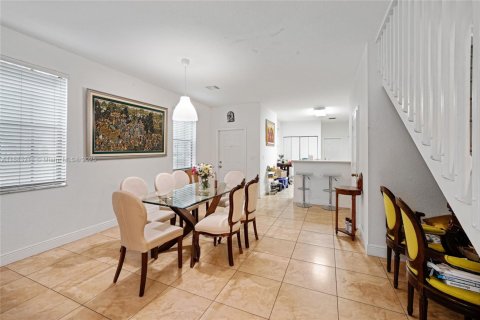 Снять в аренду таунхаус в Уэстон, Флорида 4 спальни, 166.3м2, № 1931101 - фото 6