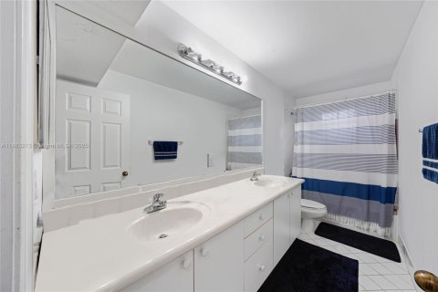 Снять в аренду таунхаус в Уэстон, Флорида 4 спальни, 166.3м2, № 1931101 - фото 17