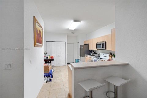 Снять в аренду таунхаус в Уэстон, Флорида 4 спальни, 166.3м2, № 1931101 - фото 7