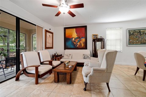 Снять в аренду таунхаус в Уэстон, Флорида 4 спальни, 166.3м2, № 1931101 - фото 2