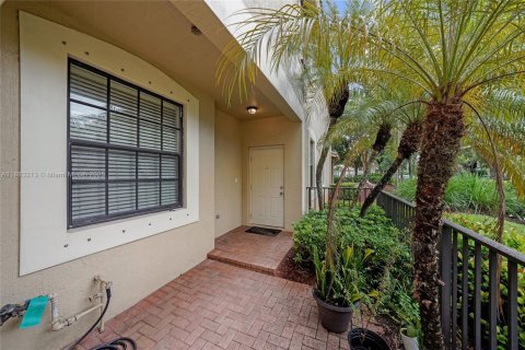 Снять в аренду таунхаус в Уэстон, Флорида 4 спальни, 166.3м2, № 1931101 - фото 24