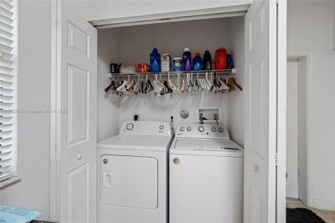 Снять в аренду таунхаус в Уэстон, Флорида 4 спальни, 166.3м2, № 1931101 - фото 10