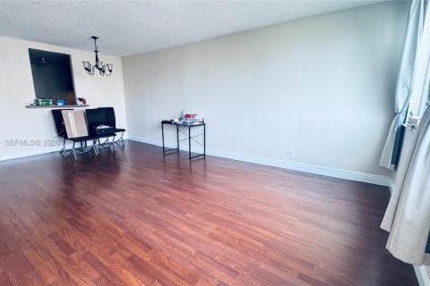 Condo in Miami, Florida, 2 bedrooms  № 2086754 - photo 8
