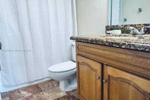 Condo in Miami, Florida, 2 bedrooms  № 2086754 - photo 16