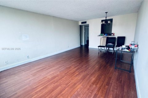 Condo in Miami, Florida, 2 bedrooms  № 2086754 - photo 6