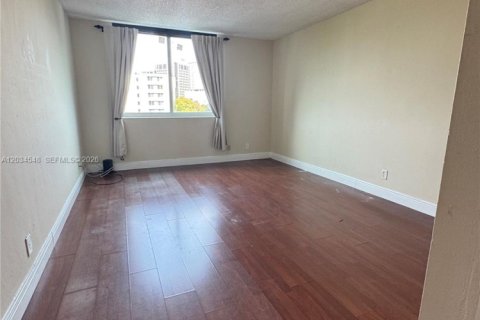 Condo in Miami, Florida, 2 bedrooms  № 2086754 - photo 12