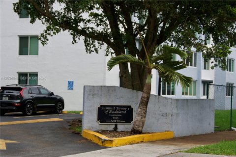 Condo in Miami, Florida, 2 bedrooms  № 2086754 - photo 2