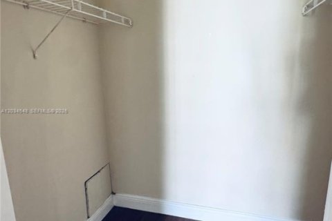 Condo in Miami, Florida, 2 bedrooms  № 2086754 - photo 14