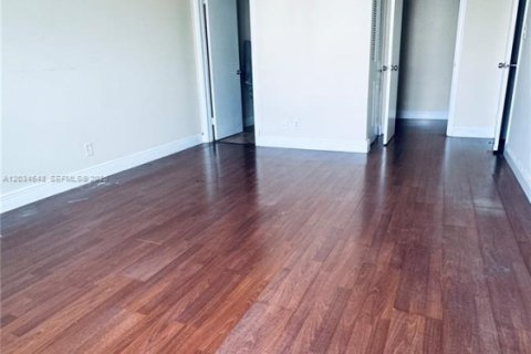 Condo in Miami, Florida, 2 bedrooms  № 2086754 - photo 18