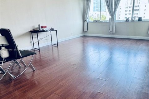 Condo in Miami, Florida, 2 bedrooms  № 2086754 - photo 7