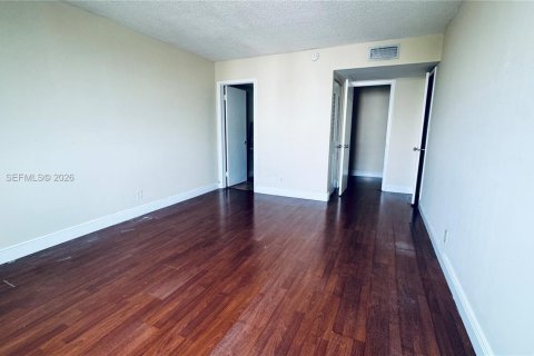 Condo in Miami, Florida, 2 bedrooms  № 2086754 - photo 13