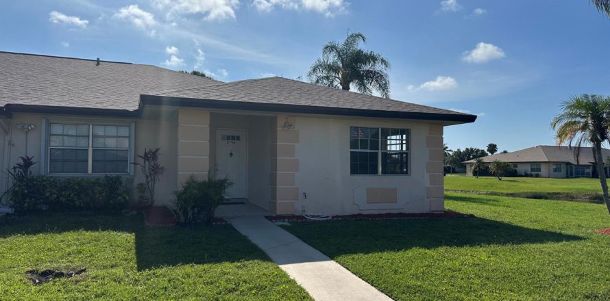 Condominio en St. Lucie, Florida, 2 dormitorios  № 2084888