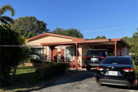 Villa ou maison à vendre à Pompano Beach, Floride: 6 chambres, 141.68 m2 № 1985540 - photo 2