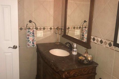 Condo in Hallandale Beach, Florida, 1 bedroom  № 2188913 - photo 23