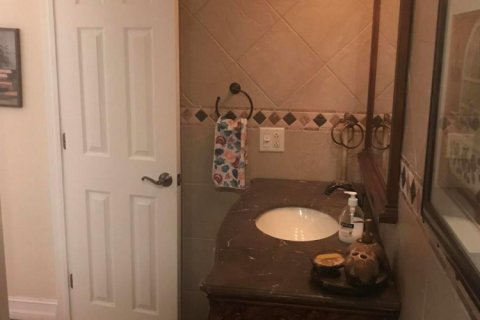 Condo in Hallandale Beach, Florida, 1 bedroom  № 2188913 - photo 22