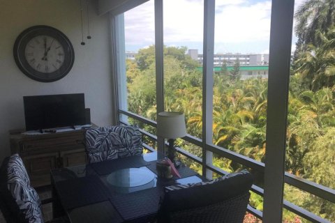 Condo in Hallandale Beach, Florida, 1 bedroom  № 2188913 - photo 13