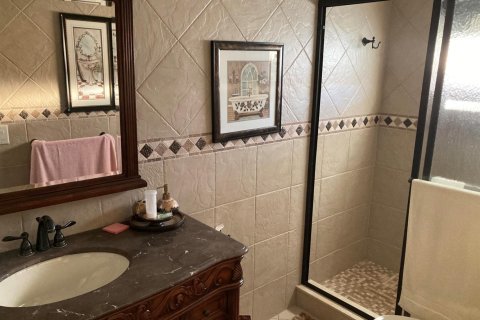 Condo in Hallandale Beach, Florida, 1 bedroom  № 2188913 - photo 24