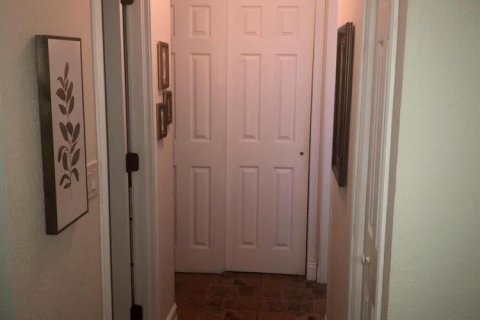 Condo in Hallandale Beach, Florida, 1 bedroom  № 2188913 - photo 21