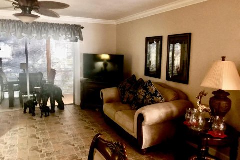 Condo in Hallandale Beach, Florida, 1 bedroom  № 2188913 - photo 9
