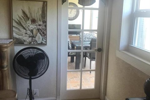 Condo in Hallandale Beach, Florida, 1 bedroom  № 2188913 - photo 16