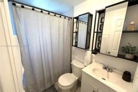 Villa ou maison à louer à Miami, Floride: 1 chambre, 51.1 m2 № 1991868 - photo 6