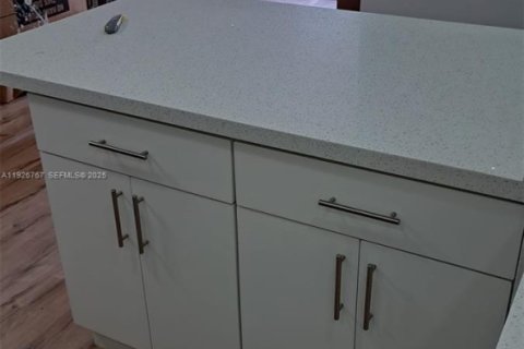 Copropriété à louer à Miami, Floride: 2 chambres, 89.93 m2 № 1986625 - photo 7