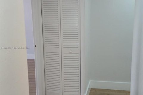 Copropriété à louer à Miami, Floride: 2 chambres, 89.93 m2 № 1986625 - photo 27