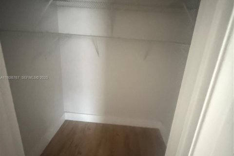 Copropriété à louer à Miami, Floride: 2 chambres, 89.93 m2 № 1986625 - photo 13