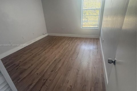 Copropriété à louer à Miami, Floride: 2 chambres, 89.93 m2 № 1986625 - photo 8