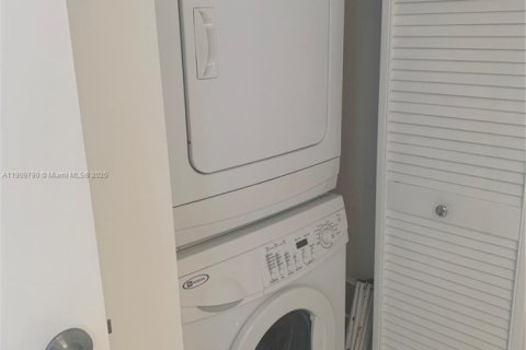 Copropriété à vendre à Miami, Floride: 1 chambre, 68.28 m2 № 1968195 - photo 16