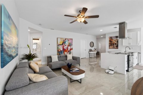 House in Boynton Beach, Florida 3 bedrooms, 140.75 sq.m. № 2068840 - photo 11