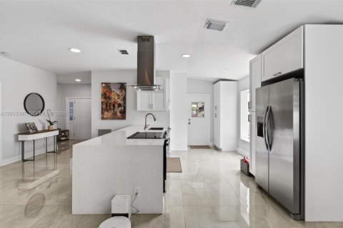 House in Boynton Beach, Florida 3 bedrooms, 140.75 sq.m. № 2068840 - photo 20