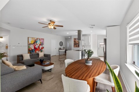 House in Boynton Beach, Florida 3 bedrooms, 140.75 sq.m. № 2068840 - photo 19