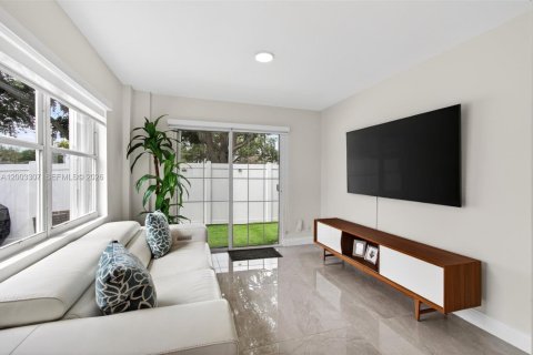 House in Boynton Beach, Florida 3 bedrooms, 140.75 sq.m. № 2068840 - photo 16