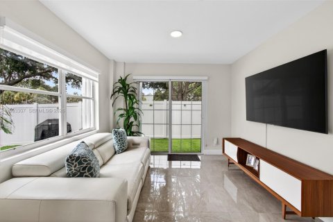 House in Boynton Beach, Florida 3 bedrooms, 140.75 sq.m. № 2068840 - photo 17