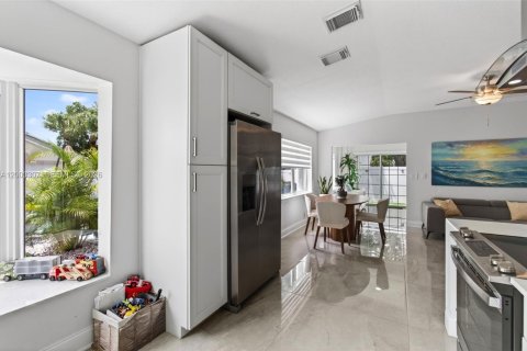 House in Boynton Beach, Florida 3 bedrooms, 140.75 sq.m. № 2068840 - photo 26