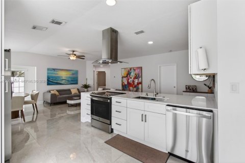 House in Boynton Beach, Florida 3 bedrooms, 140.75 sq.m. № 2068840 - photo 24