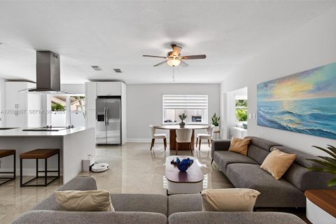 House in Boynton Beach, Florida 3 bedrooms, 140.75 sq.m. № 2068840 - photo 12