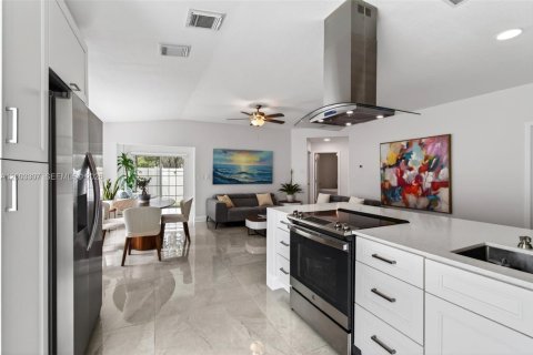 House in Boynton Beach, Florida 3 bedrooms, 140.75 sq.m. № 2068840 - photo 3