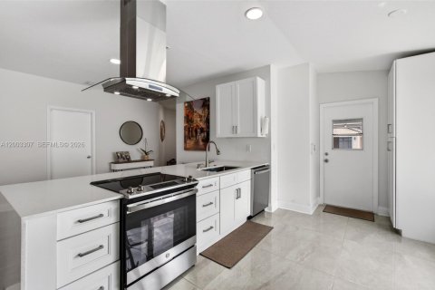 House in Boynton Beach, Florida 3 bedrooms, 140.75 sq.m. № 2068840 - photo 23