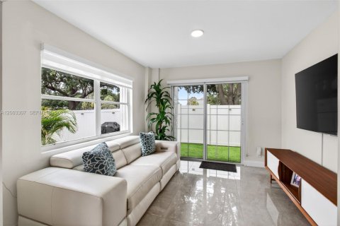 House in Boynton Beach, Florida 3 bedrooms, 140.75 sq.m. № 2068840 - photo 15