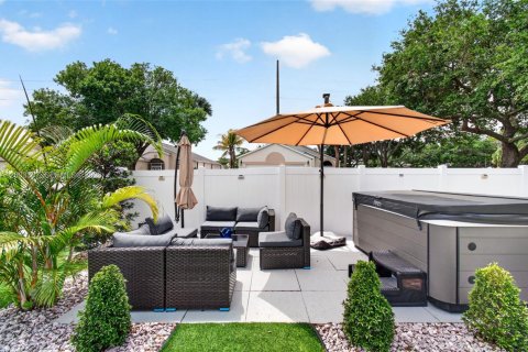 House in Boynton Beach, Florida 3 bedrooms, 140.75 sq.m. № 2068840