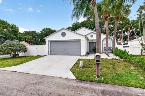 House in Boynton Beach, Florida 3 bedrooms, 140.75 sq.m. № 2068840 - photo 6