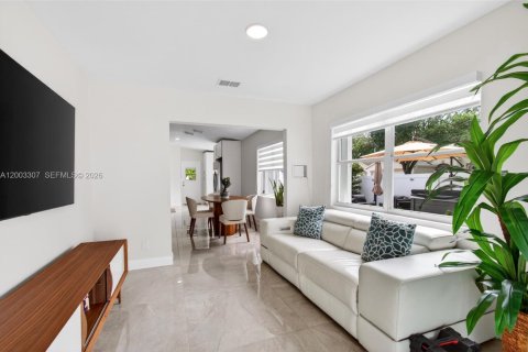 House in Boynton Beach, Florida 3 bedrooms, 140.75 sq.m. № 2068840 - photo 18