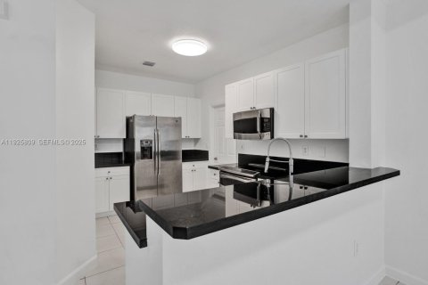 Купить виллу или дом в Дорал, Флорида 4 спальни, 195.56м2, № 1986836 - фото 13