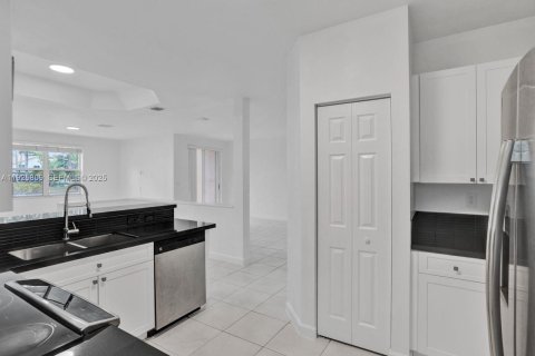 Купить виллу или дом в Дорал, Флорида 4 спальни, 195.56м2, № 1986836 - фото 18